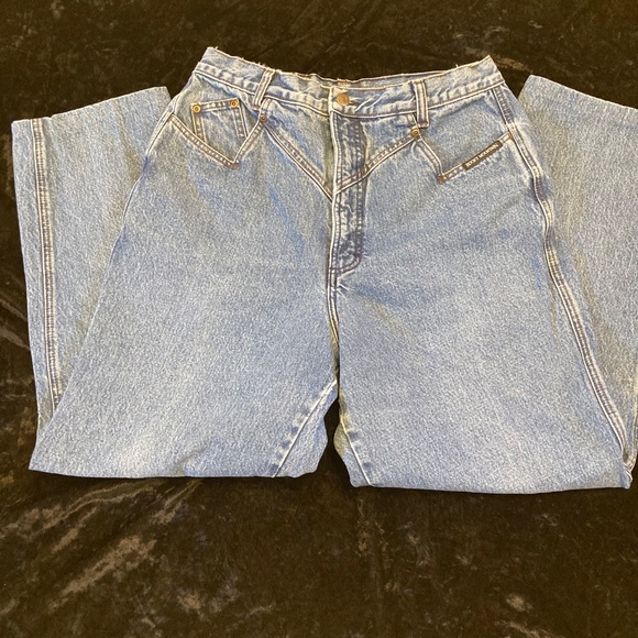 Women’s Rocky Mountain Jeans - Picture 2 of 10